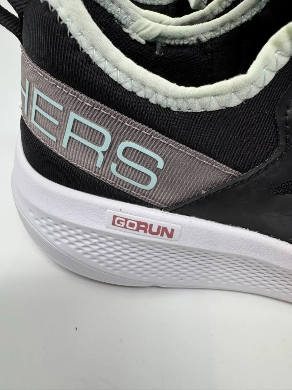 SKECHERS GO RUN ELEVATE WOMENS TENNIS SHOES SIZE 8.5